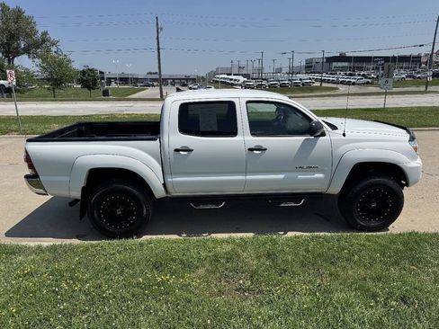 Used 2014 Toyota Tacoma 4x4 Double Cab w/ SR5 Package image 6