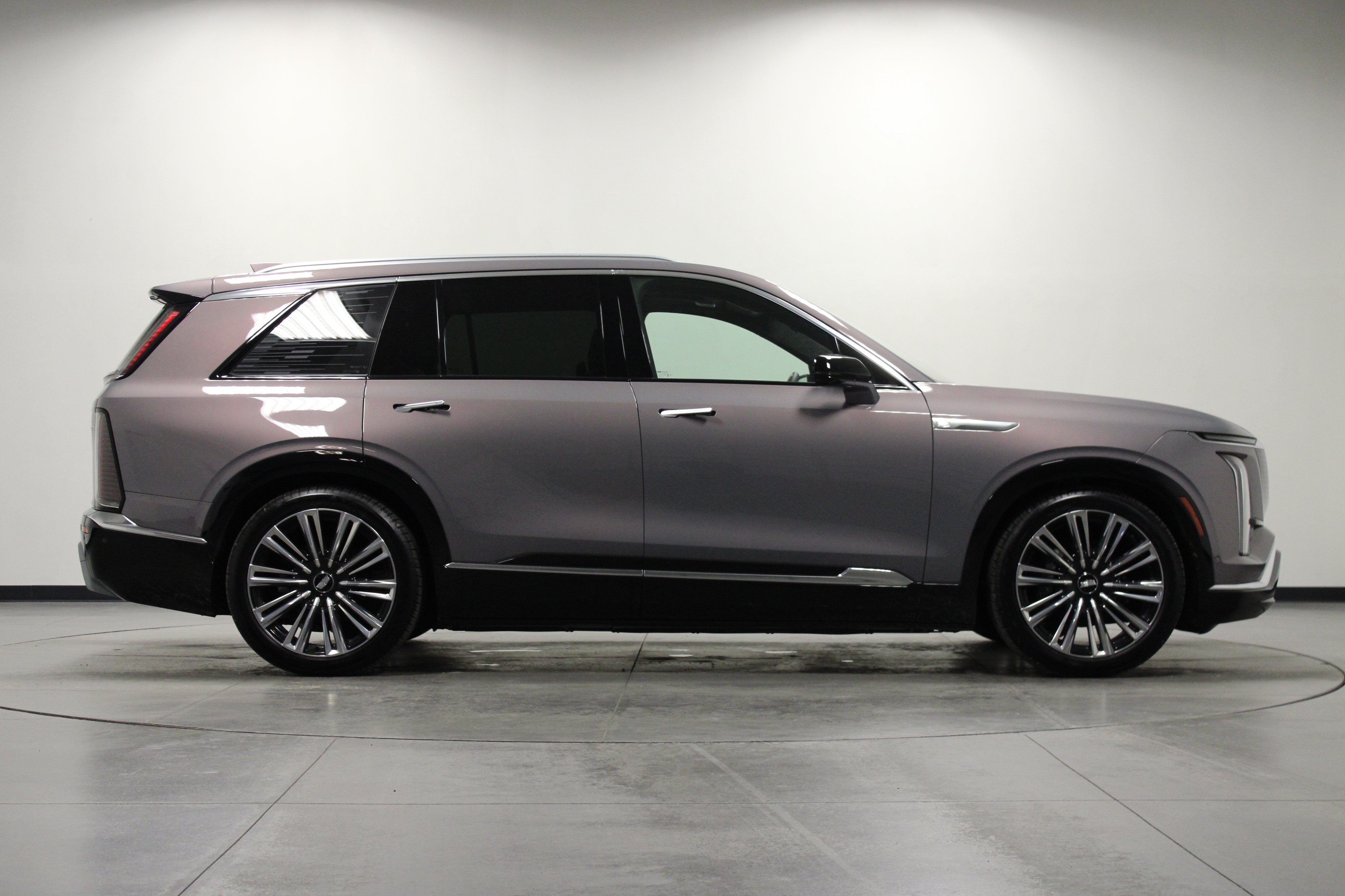 Used 2026 Cadillac Vistiq Premium Luxury AWD/4WD image 3