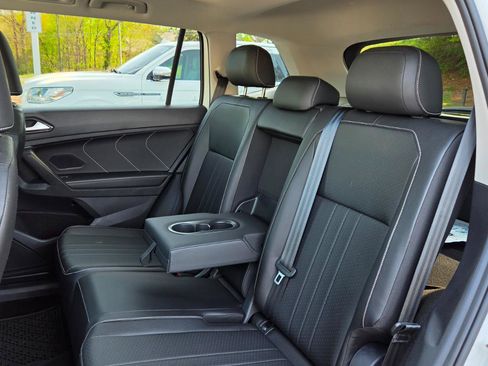Used 2023 Volkswagen Tiguan SE w/ Panoramic Sunroof Package image 43