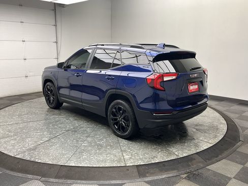 Used 2022 GMC Terrain SLE w/ Driver Convenience Package image 2