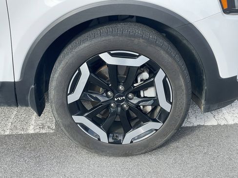 Used 2024 Kia Telluride S image 12
