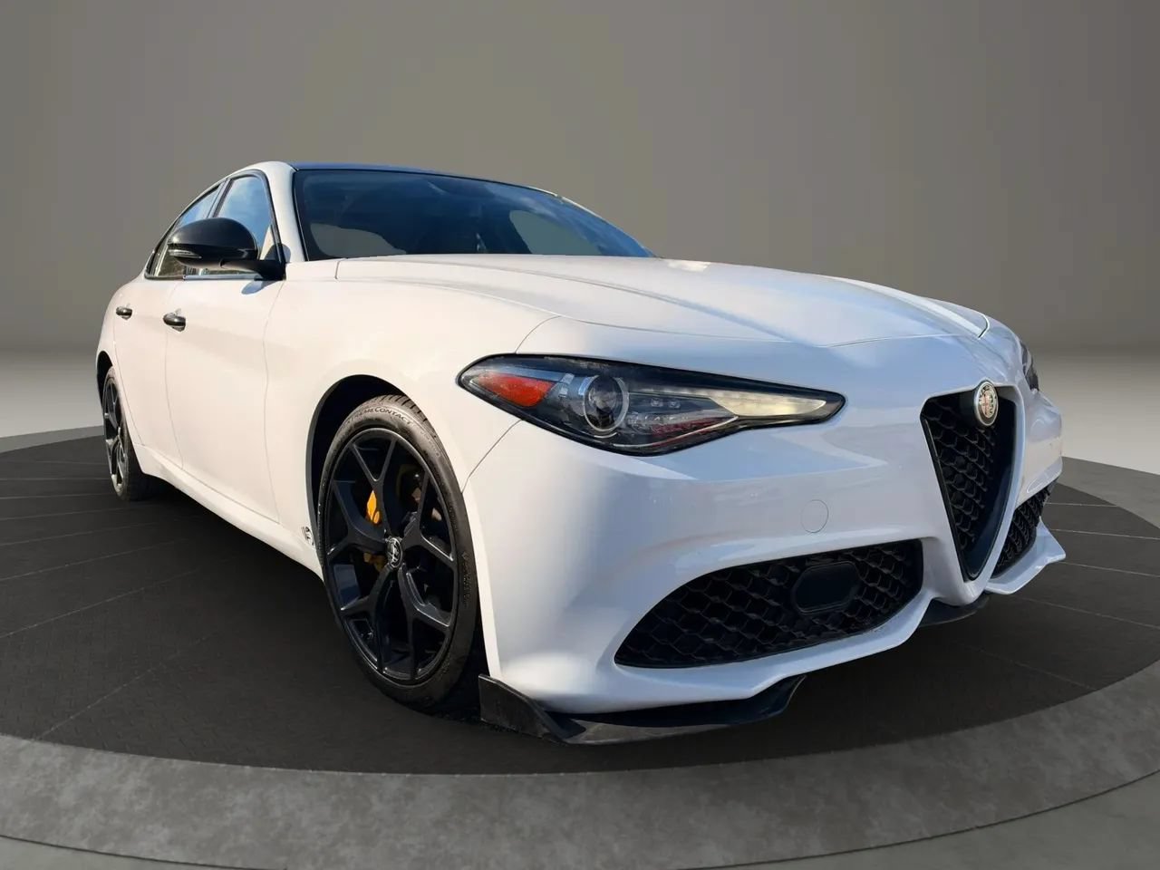 Used 2019 Alfa Romeo Giulia AWD w/ Quick Order Package 22J Sport image 6