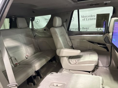 Used 2025 Cadillac Escalade Sport Platinum w/ LPO, ONYX Package image 24