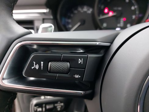 Certified 2025 Porsche Macan image 19