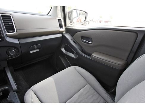 Used 2022 Nissan Frontier SV w/ Technology Package image 13