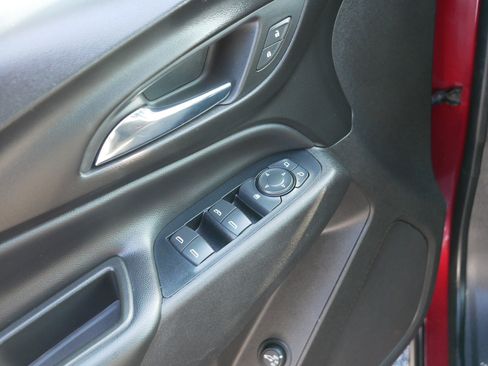 Used 2019 Chevrolet Equinox LT image 19