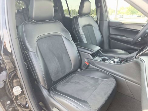 Used 2024 Jeep Grand Cherokee L Altitude AWD/4WD image 19