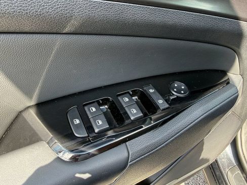 Used 2025 Kia Sportage EX FWD image 18
