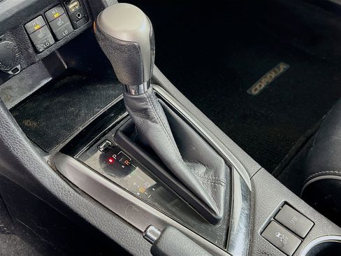 Used 2015 Toyota Corolla S Premium image 11