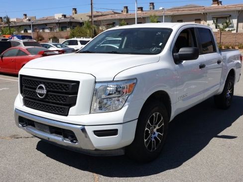 Used 2023 Nissan Titan SV image 8