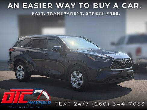 Used 2023 Toyota Highlander LE FWD image 1