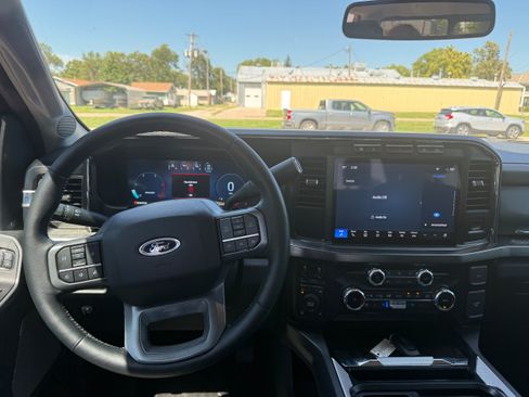 Used 2024 Ford F250 Lariat w/ Sport Appearance Package AWD/4WD image 15