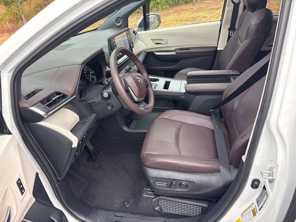 Used 2021 Toyota Sienna Platinum AWD/4WD image 18