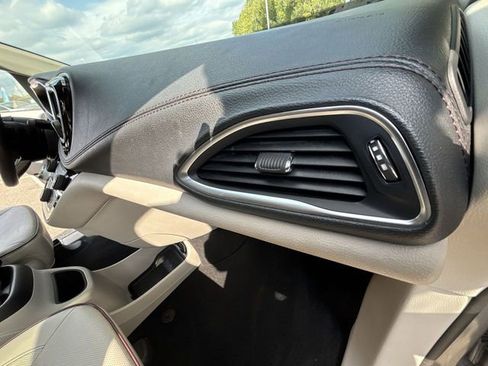 Used 2020 Chrysler Pacifica Limited image 23