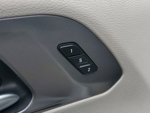 Certified 2024 Chrysler Pacifica Touring-L image 6