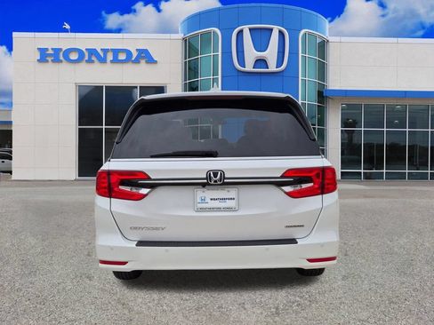 Used 2024 Honda Odyssey Touring image 4