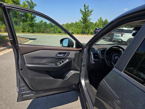 Used 2023 Nissan Rogue SV AWD/4WD image 20