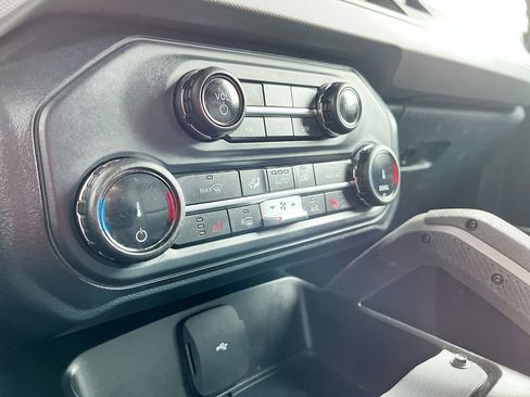 Used 2022 Ford Bronco Black Diamond image 16