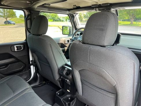 Used 2025 Jeep Wrangler Unlimited Sahara AWD/4WD image 34