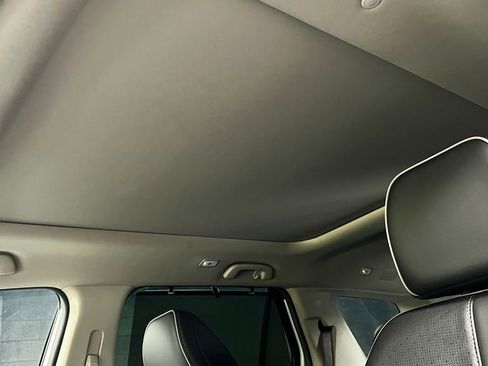 Used 2025 Honda Pilot Elite image 8