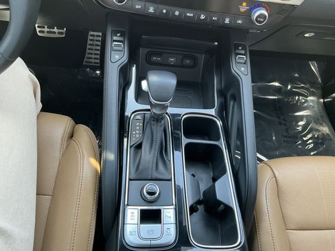 Used 2022 Kia Telluride SX w/ Towing Package FWD image 29