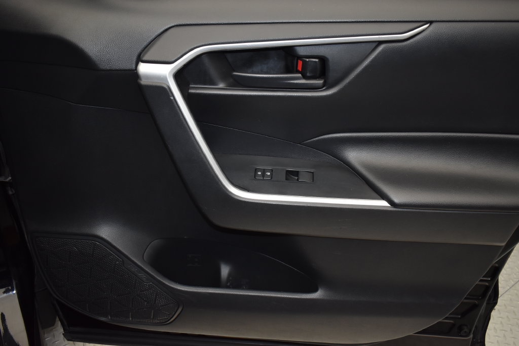 Used 2019 Toyota RAV4 LE FWD image 19