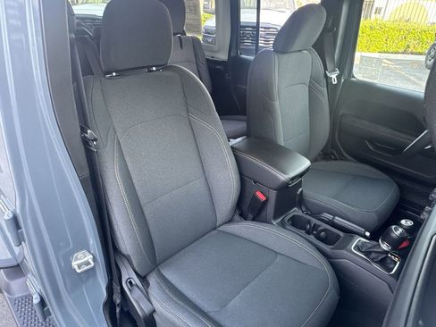 Used 2025 Jeep Wrangler Unlimited Sahara image 26