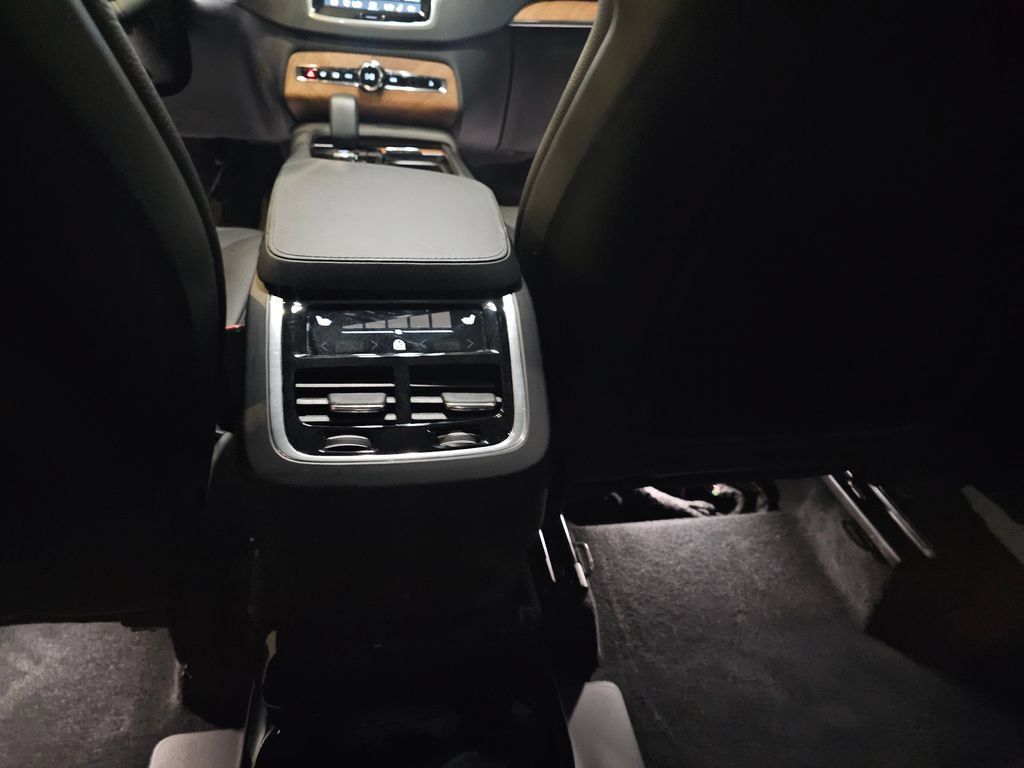 Certified 2025 Volvo XC90 B6 Plus w/ Protection Package Premier AWD/4WD image 14