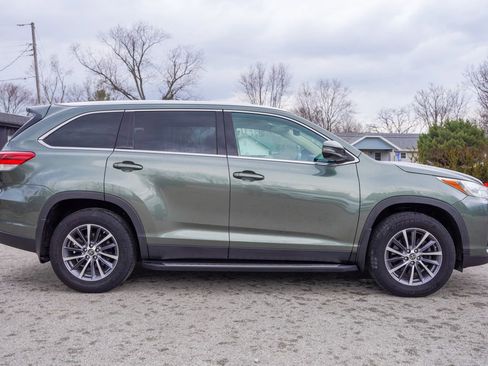 Used 2019 Toyota Highlander XLE w/ Carpet Mat Package (TMS) image 8