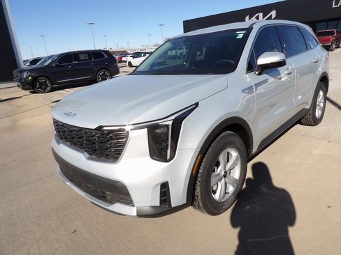 New 2026 Kia Sorento LX image 2