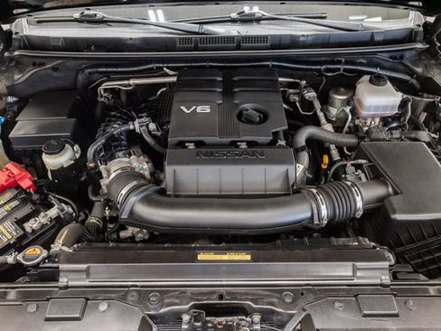 Used 2022 Nissan Frontier SV AWD/4WD image 3