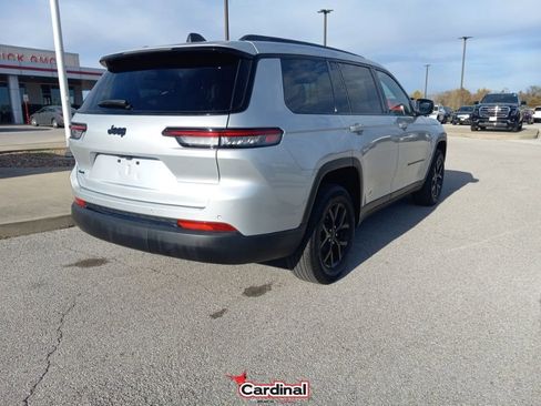 Used 2024 Jeep Grand Cherokee L Laredo image 6