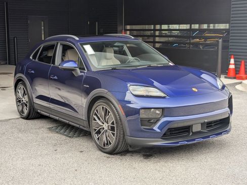 New 2026 Porsche Macan 4 Electric image 7