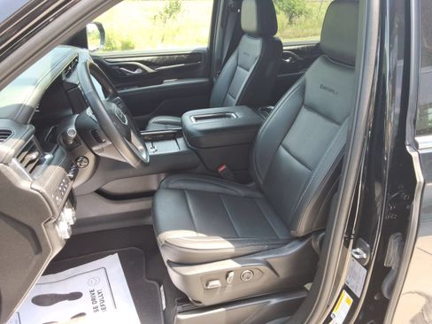 Used 2024 GMC Yukon XL Denali AWD/4WD image 33