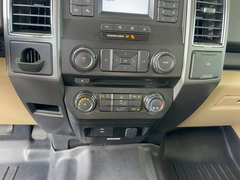 Certified 2018 Ford F150 XLT RWD image 21