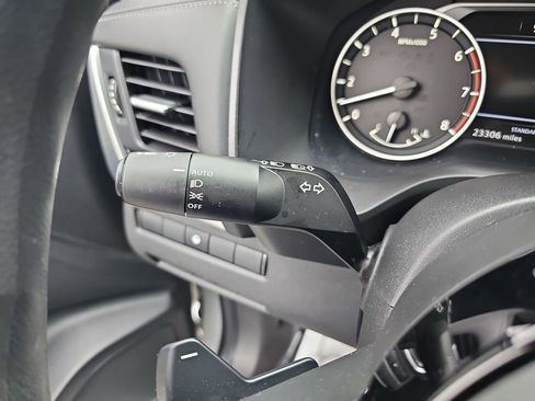 Used 2023 Nissan Rogue SV FWD image 29