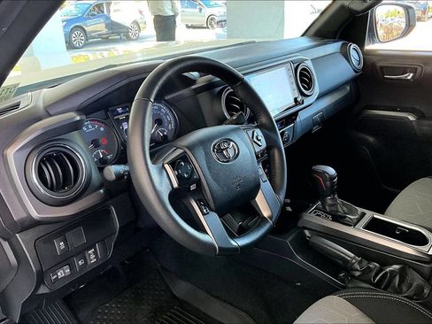 Certified 2023 Toyota Tacoma TRD Off-Road AWD/4WD image 18
