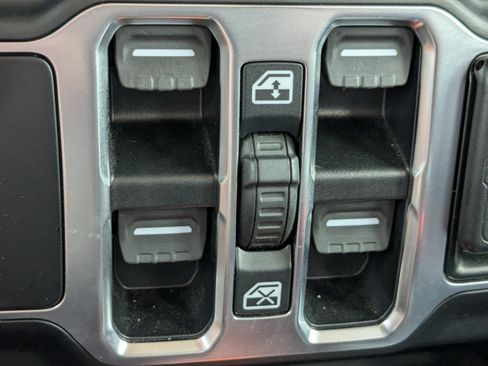 Used 2021 Jeep Gladiator Overland AWD/4WD image 25