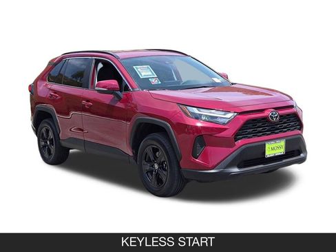 Used 2025 Toyota RAV4 XLE AWD/4WD image 2