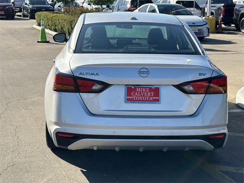 Used 2024 Nissan Altima 2.5 SV image 6
