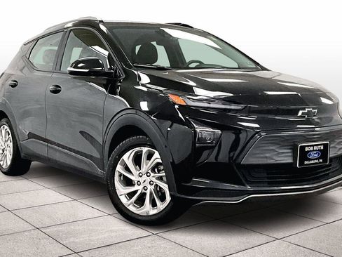 Used 2023 Chevrolet Bolt EUV LT w/ Driver Confidence Package image 2