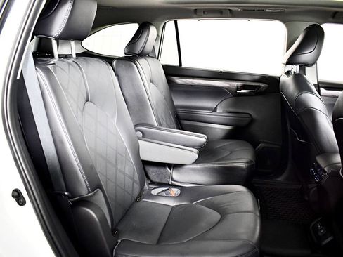 Used 2022 Toyota Highlander Platinum image 40