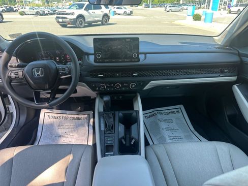 Used 2025 Honda Accord SE image 27