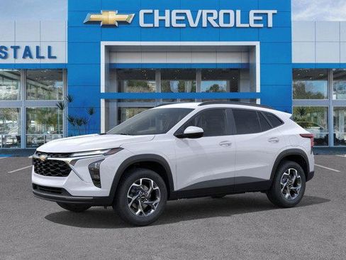 Used 2026 Chevrolet Trax LT w/ Driver Confidence Package FWD image 2