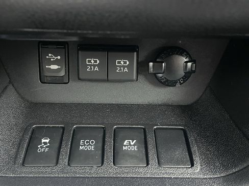 Used 2019 Toyota Highlander XLE image 39