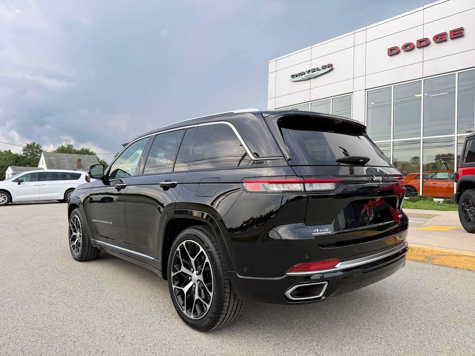 Certified 2023 Jeep Grand Cherokee Summit AWD/4WD image 6