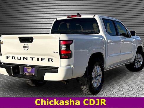 Used 2022 Nissan Frontier SV image 6