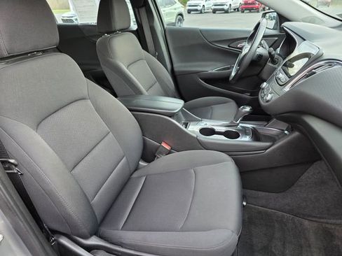 Used 2018 Chevrolet Malibu LT image 25
