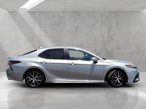 Used 2023 Toyota Camry SE w/ Convenience Package FWD image 4