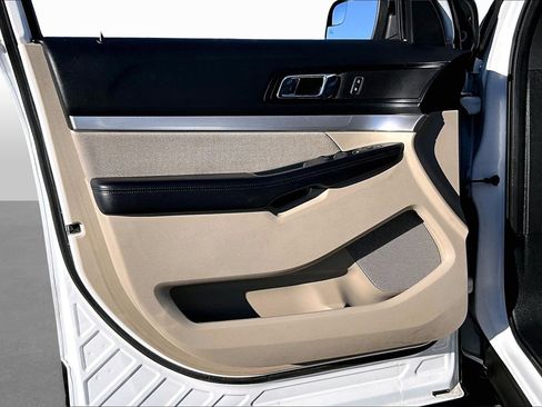 Used 2018 Ford Explorer Base image 16